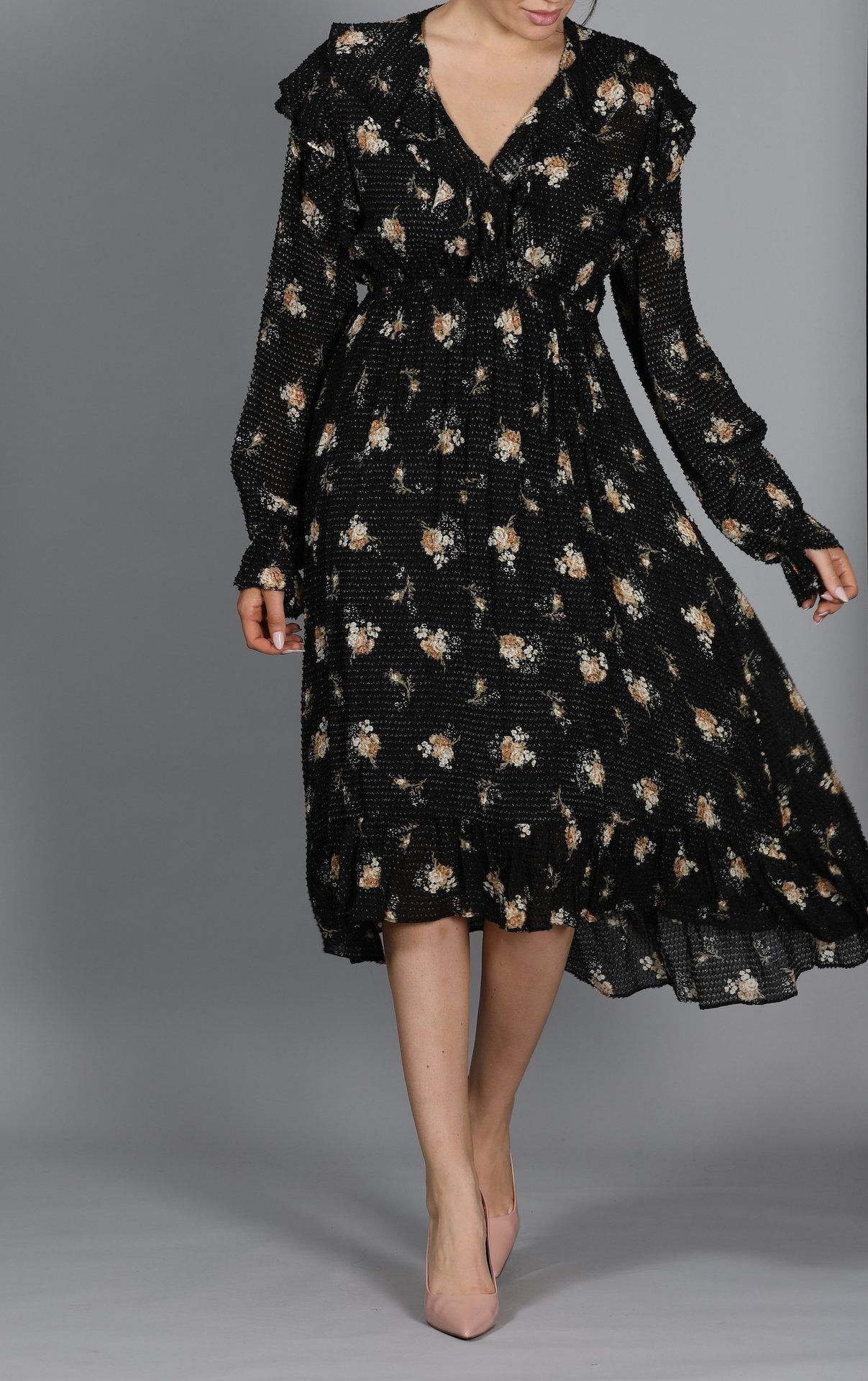 Printed Jacquard Dress With Ruffles - Rent On Happy Days