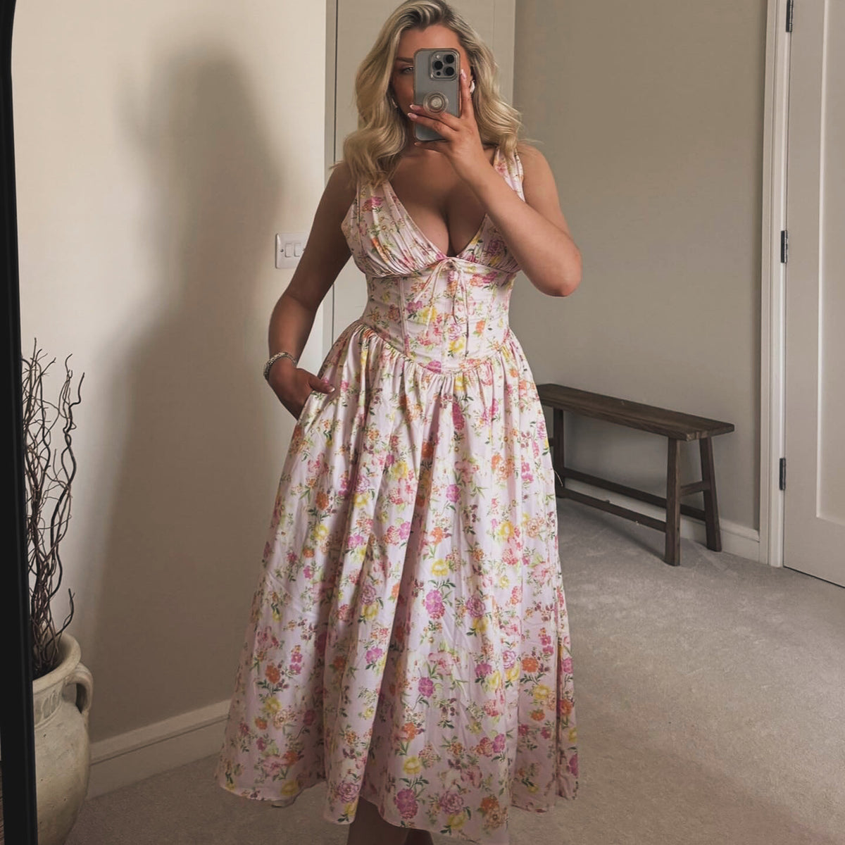 emmelina corset dress Rental House of CB EMMELINA Cotton Corset Sundress Size: S with bigger cup size Colour: White Price: $50 RRP: $415 NZD (179.00 GBP) Comment or DM to book